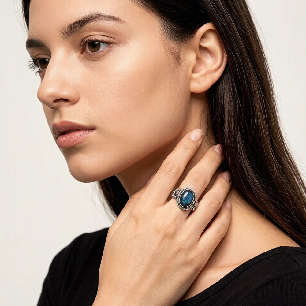 Ring in antieke stijl met labradoriet
