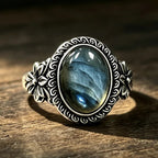 Ring in antieke stijl met labradoriet 