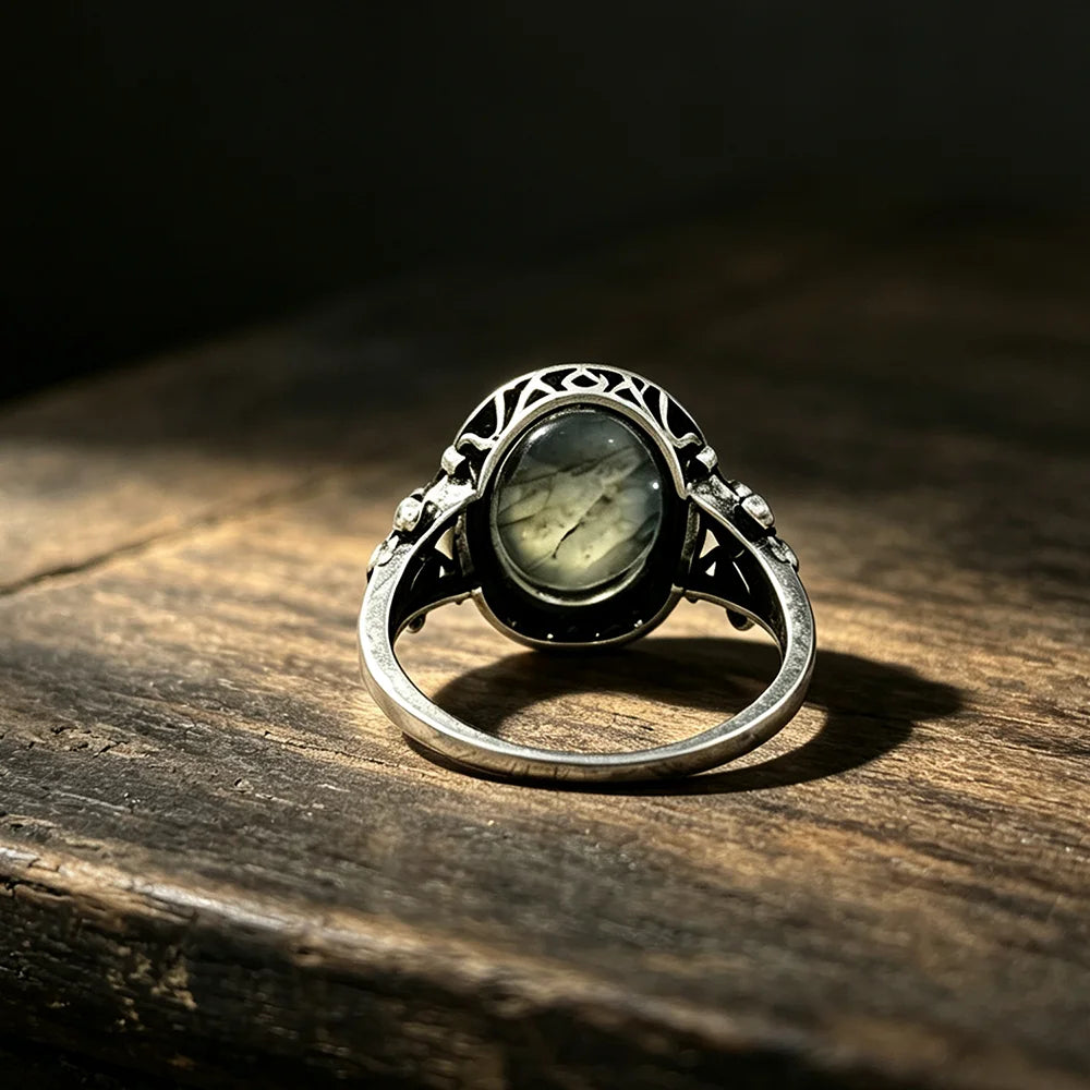 Ring in antieke stijl met labradoriet