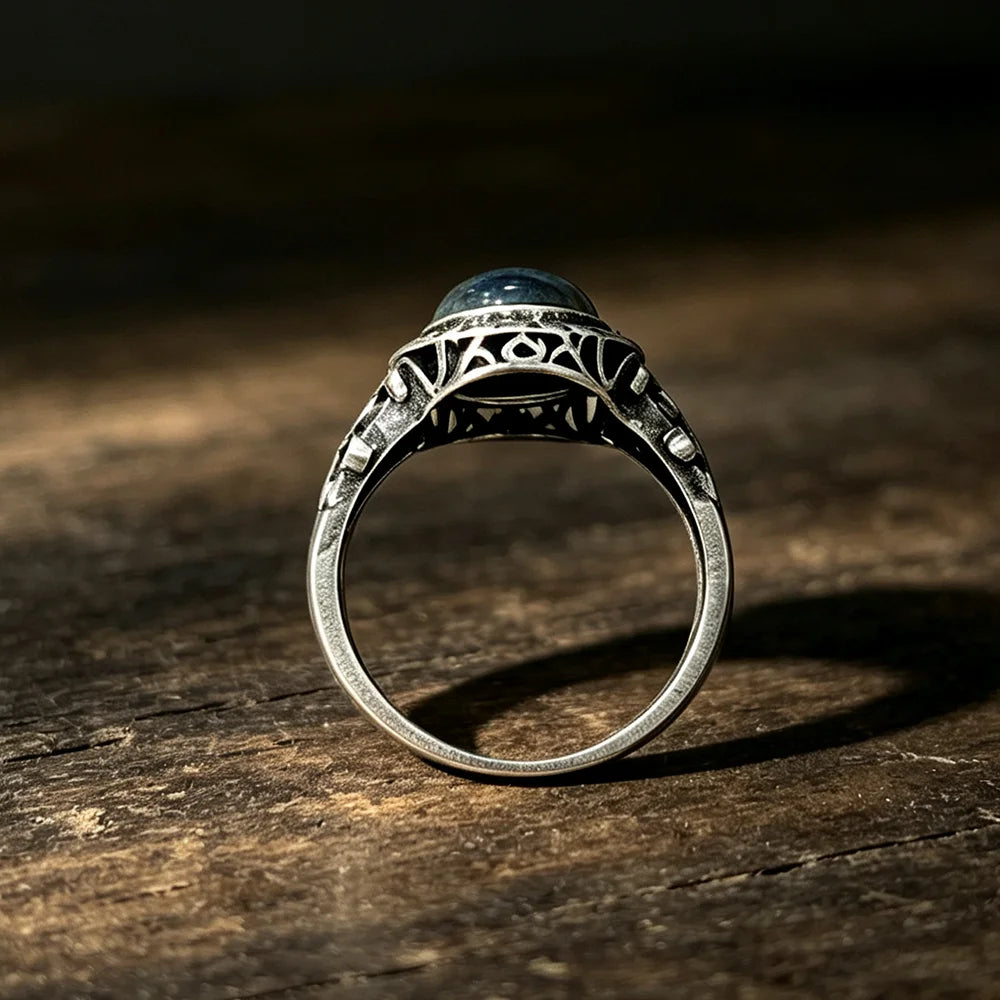 Ring in antieke stijl met labradoriet