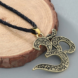 Pendentif Om Symbole Bouddhisme or