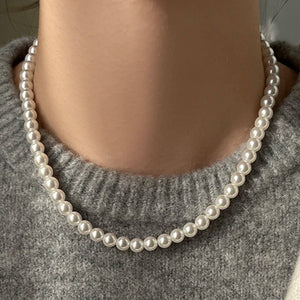 Elégant Collier Ras de Cou en Perles Blanches