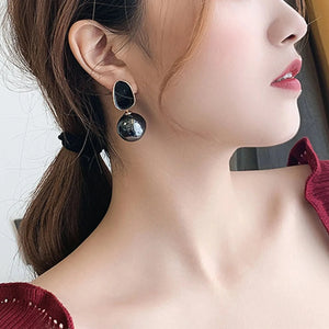 Boucles d'Oreilles de Style Rétro avec Perles Blanches noir