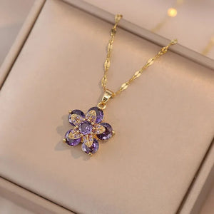 Collier Pendentif Fleur Colorée en Zircon violet