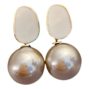 Boucles d'Oreilles de Style Rétro avec Perles Blanches beige