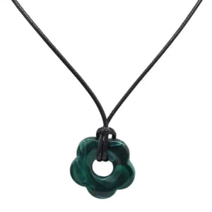 Collier avec Pendentif Fleur Style Romantique vert foncé