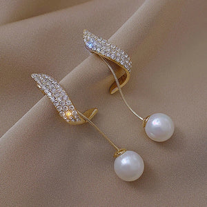 Boucles d'Oreilles Pendantes avec Perles Blanches 1