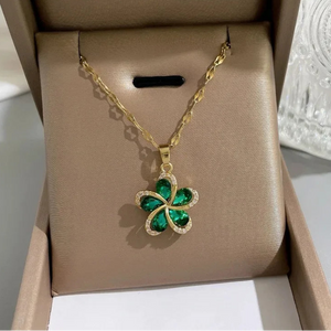 Collier Pendentif Fleur Verte à 5 Pétales