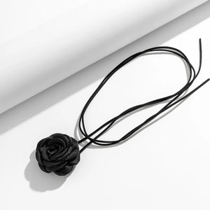 Collier Ras de Cou Elégant Pendentif Grosse Fleur de Rose noir 1