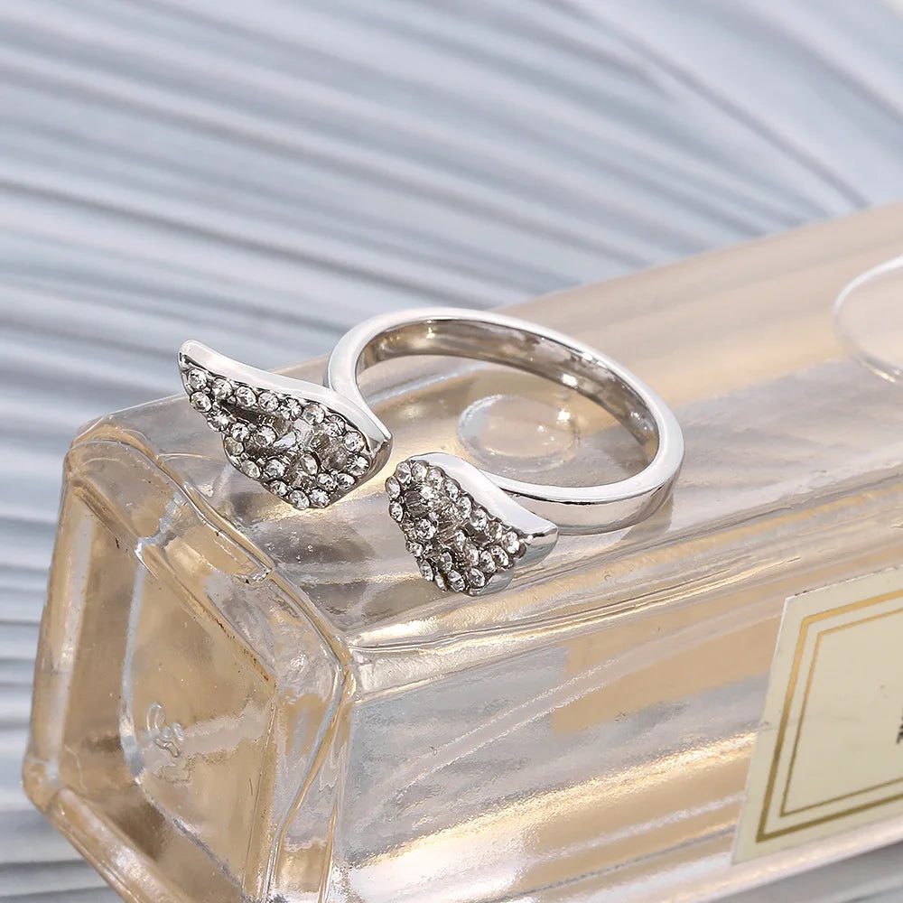 Ring met engelenvleugels en strass