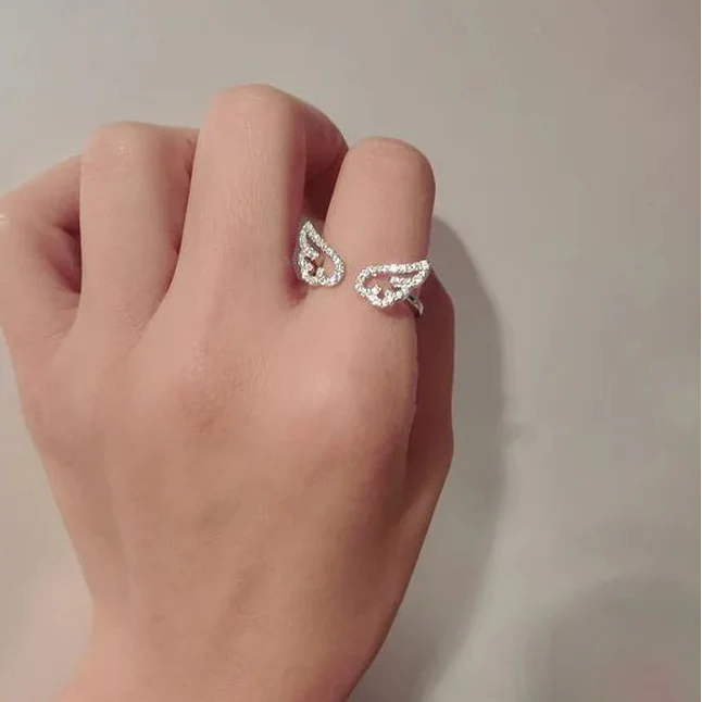 Ring met engelenvleugels en strass