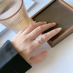 Verstelbare ring met bij en bloem