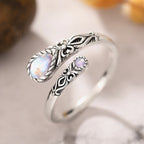 Verstelbare ring met verouderde look en twee maanstenen