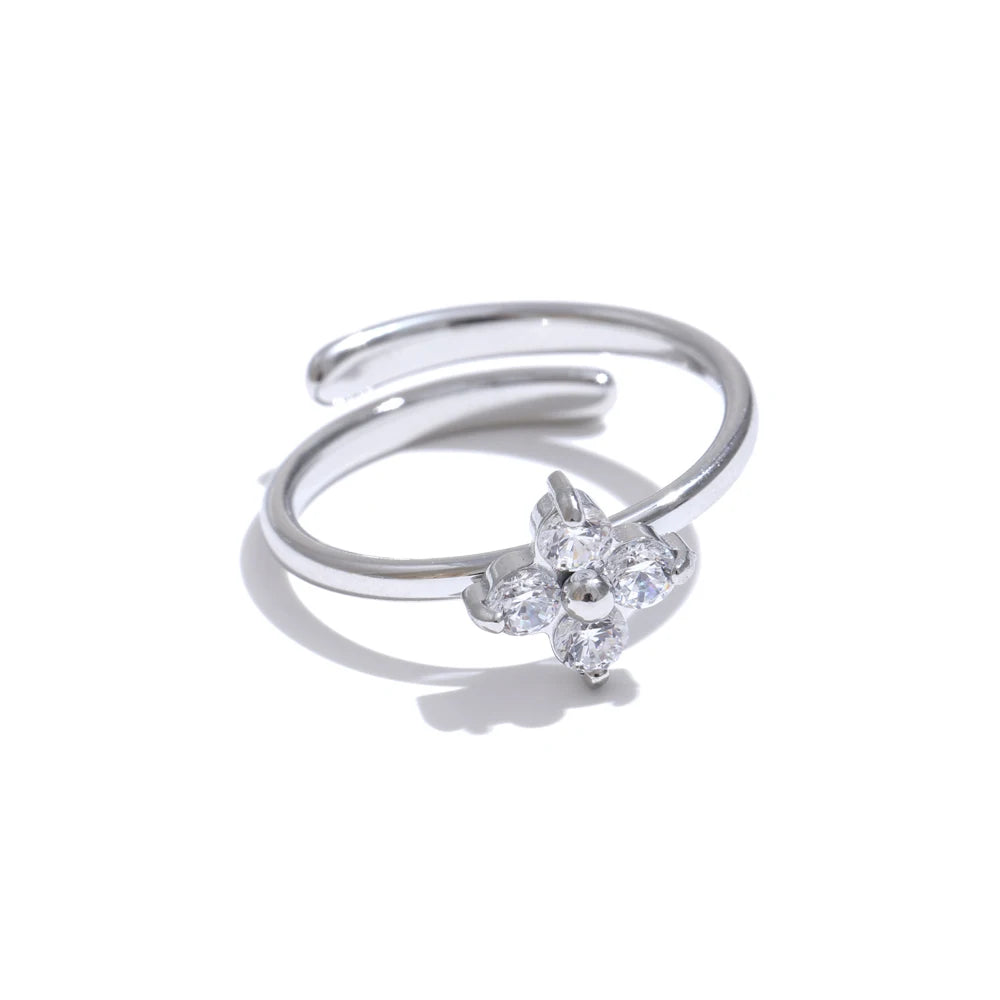 Verstelbare ring met klavertje en stras zilver