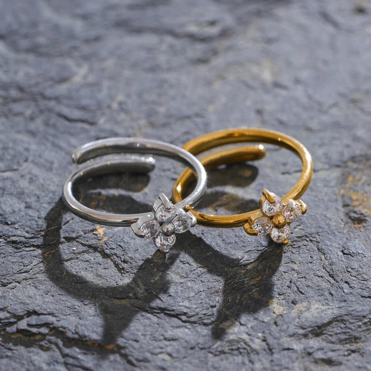 Verstelbare ring met klavertje en stras zilver