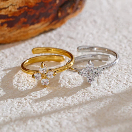 Verstelbare ring met klavertje en stras zilver