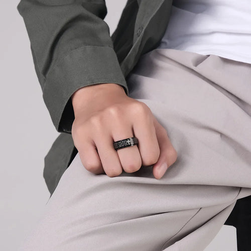 Draaiende anti-stressring met christelijk kruis zwart