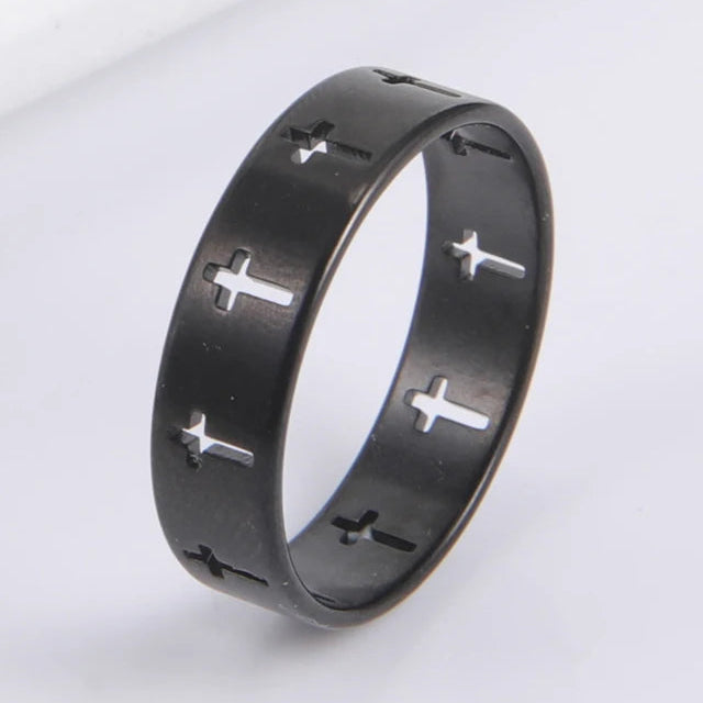 Ring met opengewerkte zwarte kruis