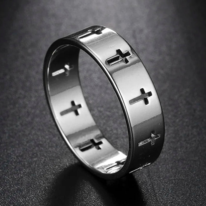 Ring met opengewerkte zilveren kruis