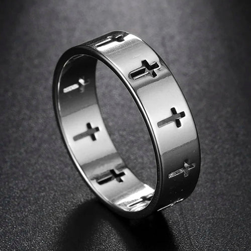 Ring met opengewerkte zilveren kruis
