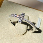 Ring met fonkelijk kruis
