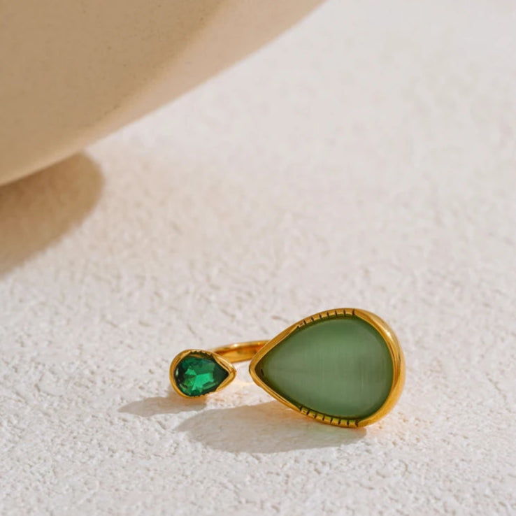 Bague avec Goutte d'Eau en Pierre Naturelle et Zircon