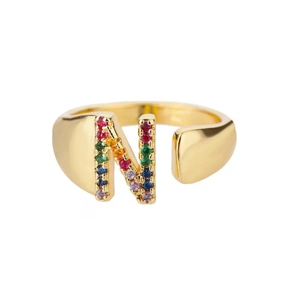 Brede gepersonaliseerde ring met regenbooginitiaal n