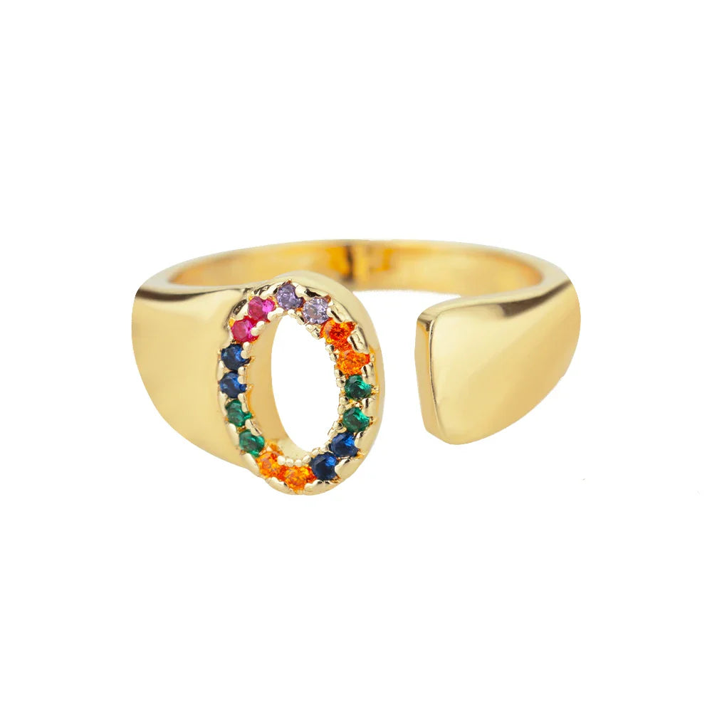 Brede gepersonaliseerde ring met regenbooginitiaal o