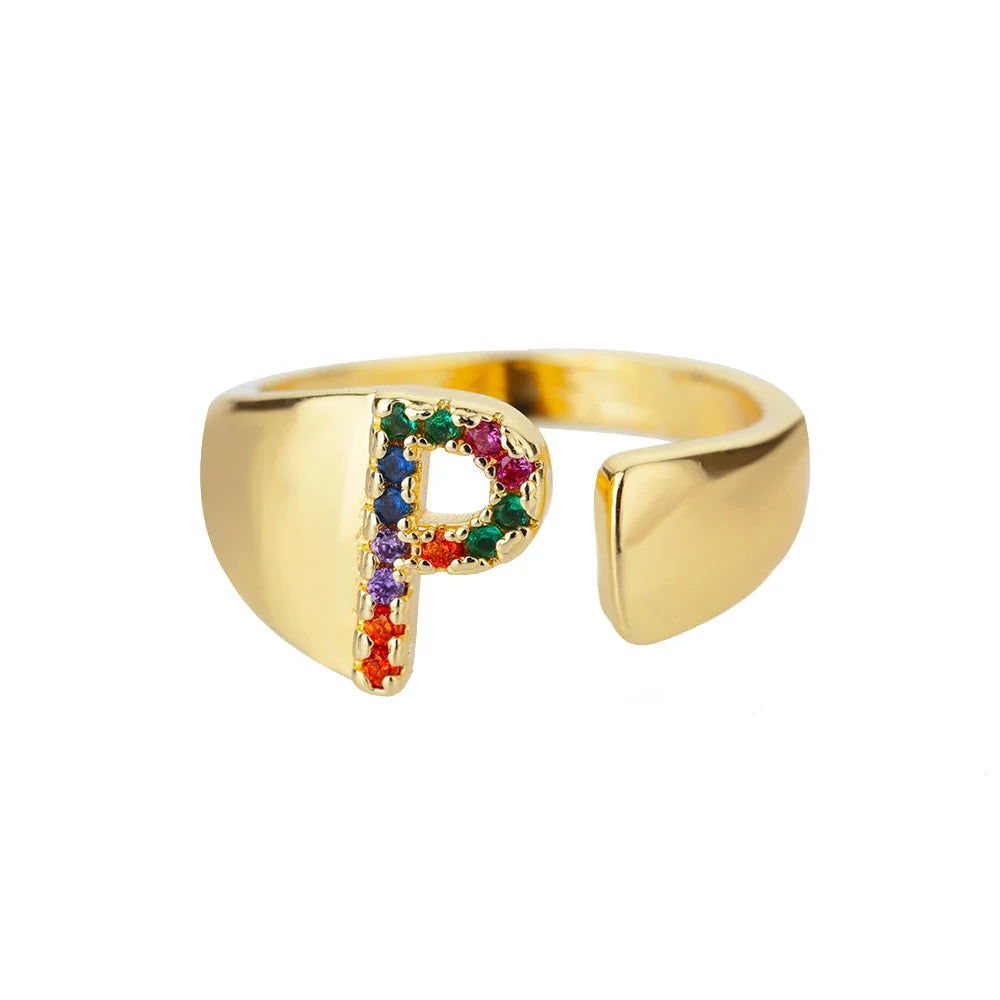 Brede gepersonaliseerde ring met regenbooginitiaal p