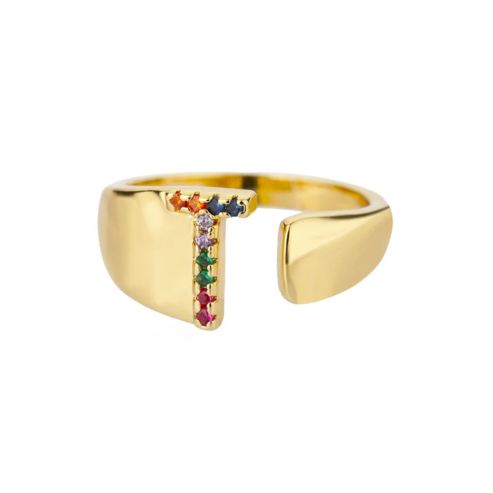Brede gepersonaliseerde ring met regenbooginitiaal t