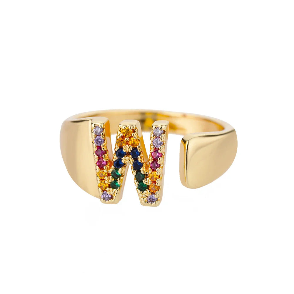 Brede gepersonaliseerde ring met regenbooginitiaal w