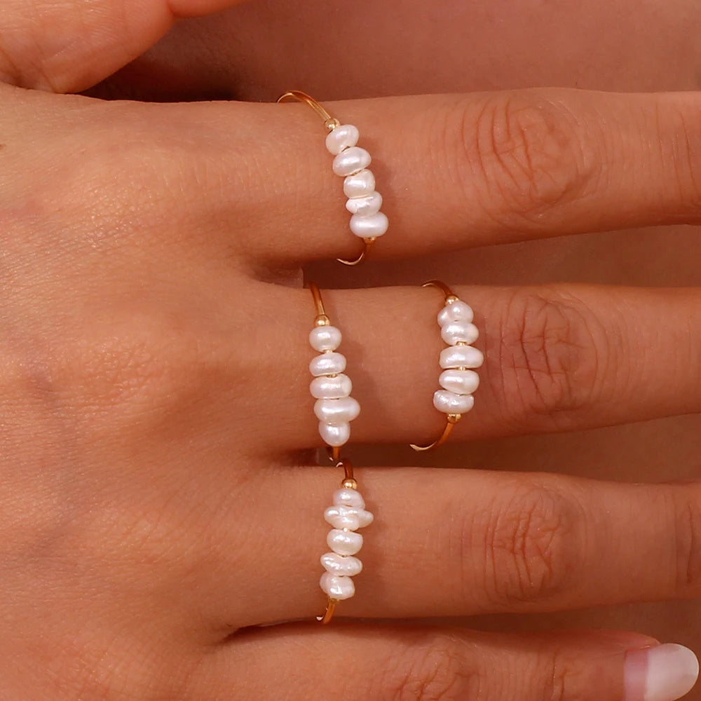 Ring met uitgelijnde zoetwaterparels