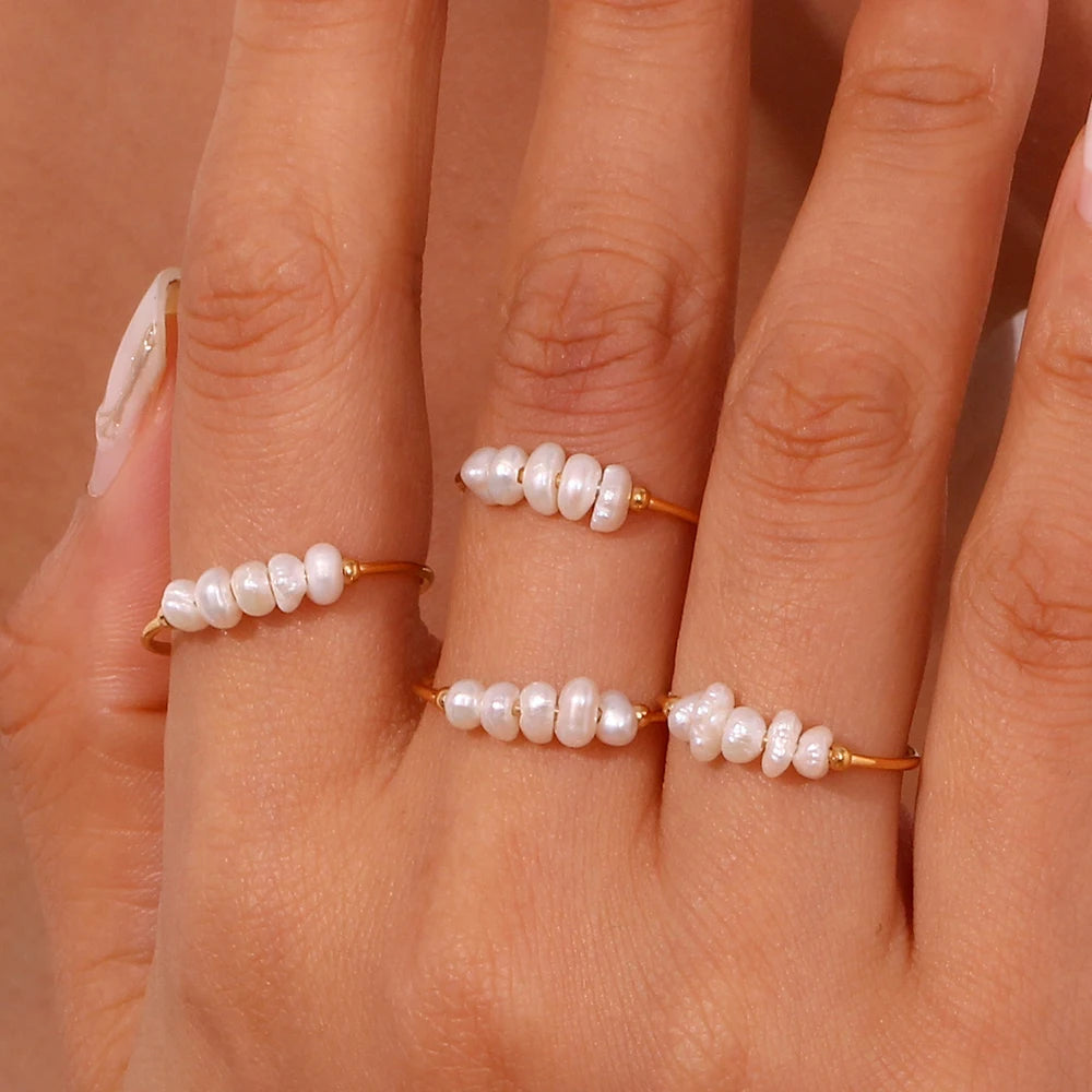 Ring met uitgelijnde zoetwaterparels
