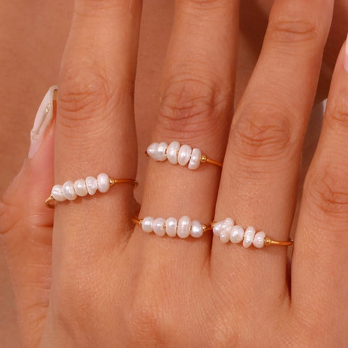 Ring met uitgelijnde zoetwaterparels
