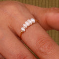 Ring met uitgelijnde zoetwaterparels