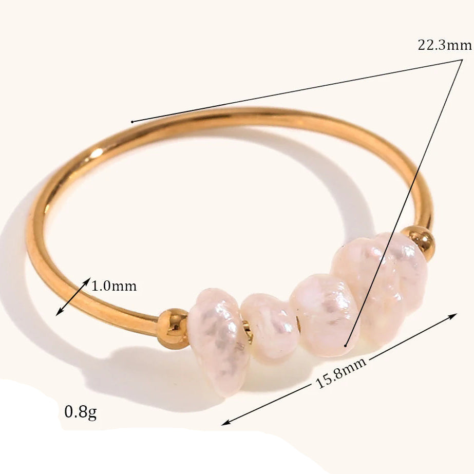 Ring met uitgelijnde zoetwaterparels