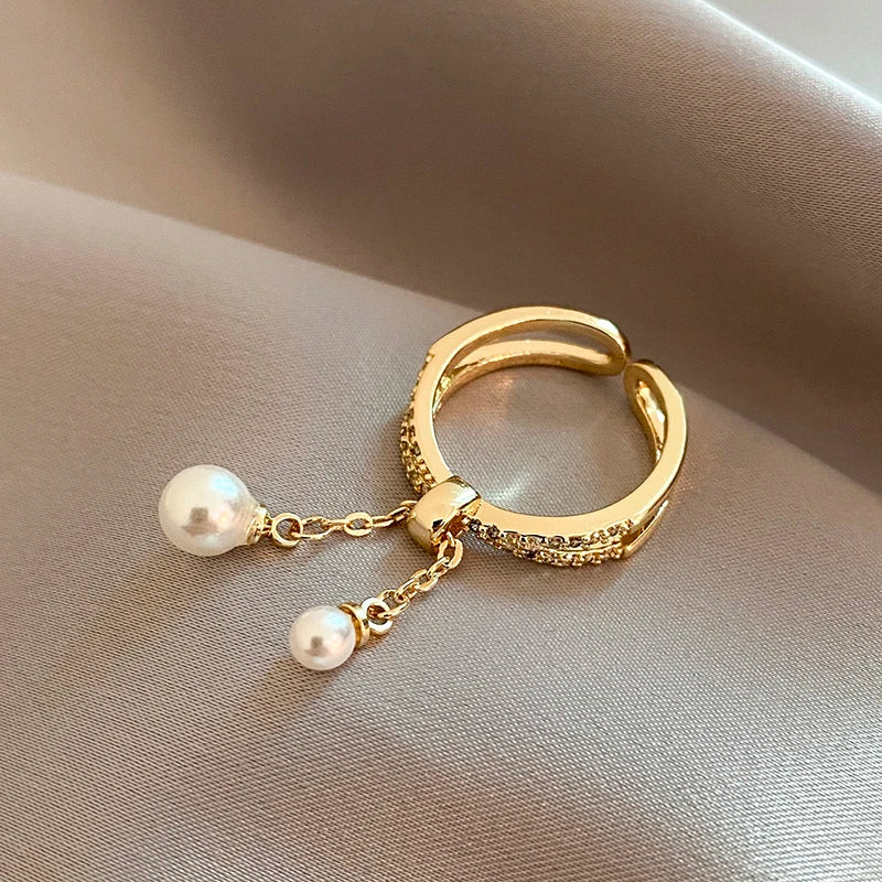 Ring met hangende parels