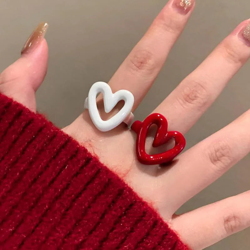Ring met wit geëmailleerd hart