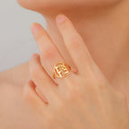 Holle ring voor man of vrouw met Joodse Hebreeuwse gravure in goud
