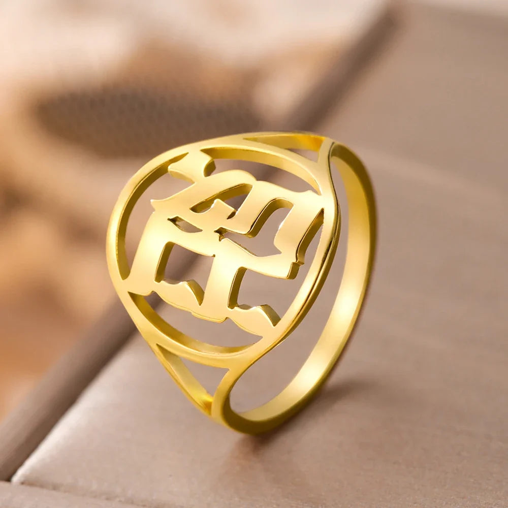 Holle ring voor man of vrouw met Joodse Hebreeuwse gravure in goud