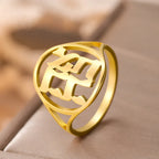 Holle ring voor man of vrouw met Joodse Hebreeuwse gravure in goud