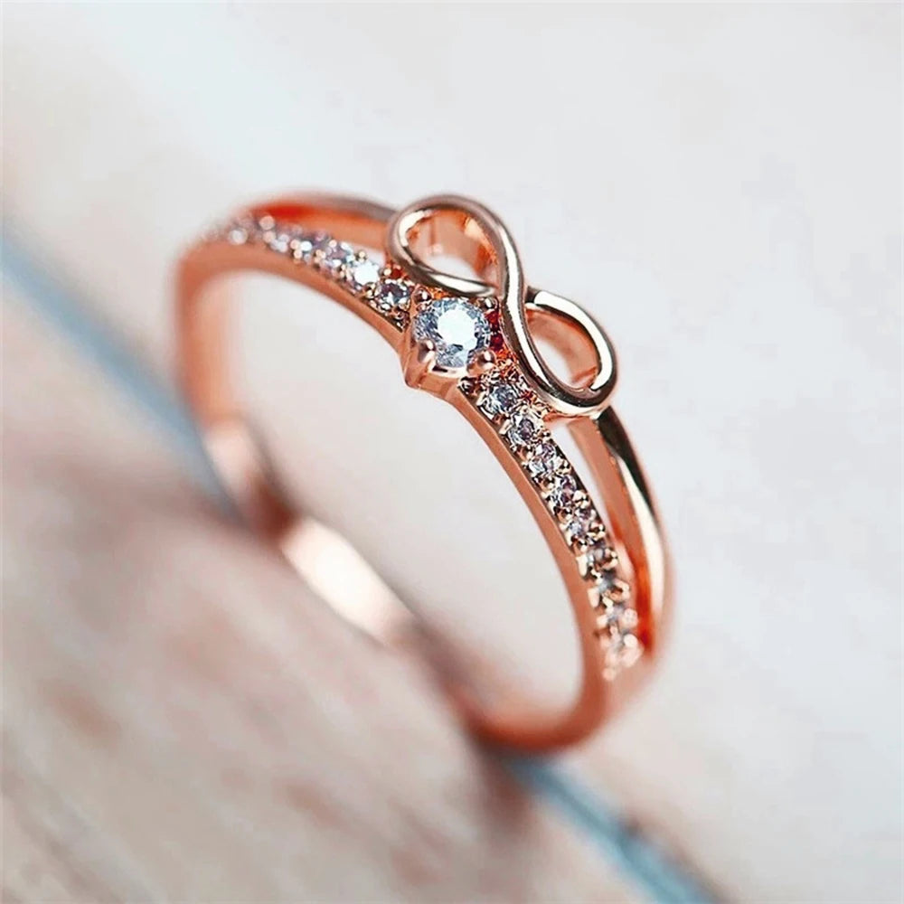 Dubbele ring en oneindigheidssymbool in roségoud