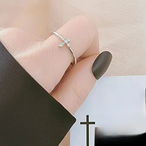 Bague Elégante avec Croix en Zircon