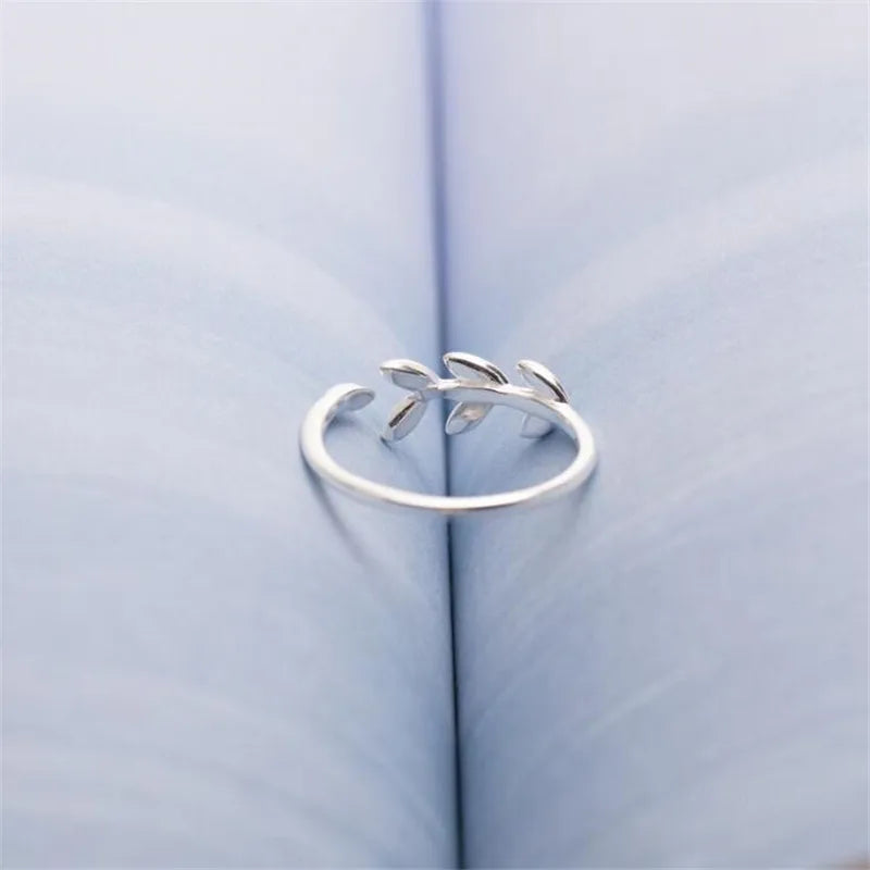 Bague Elégante avec Feuille de Laurier