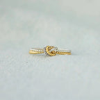 Elegante ring met knoop