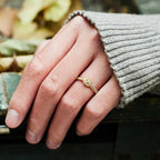 Elegante ring met knoop
