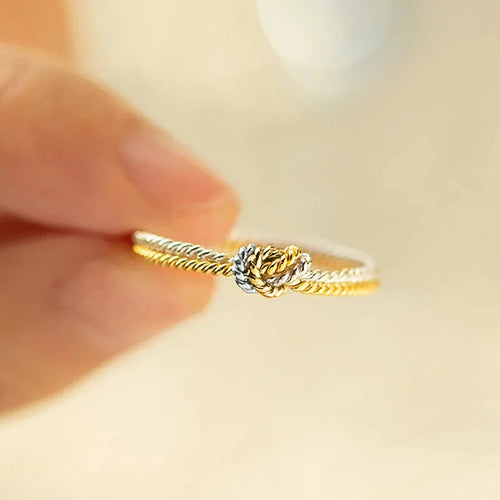 Elegante ring met knoop