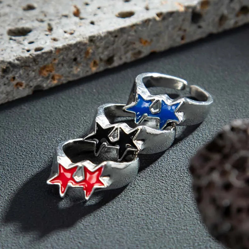 Open ring met dubbele sterren in retro streetwearstijl zwart