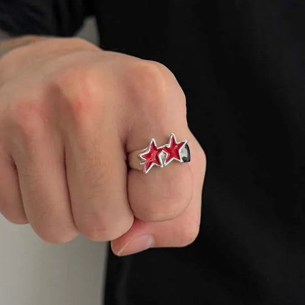 Open ring met dubbele sterren in retro streetwearstijl rood