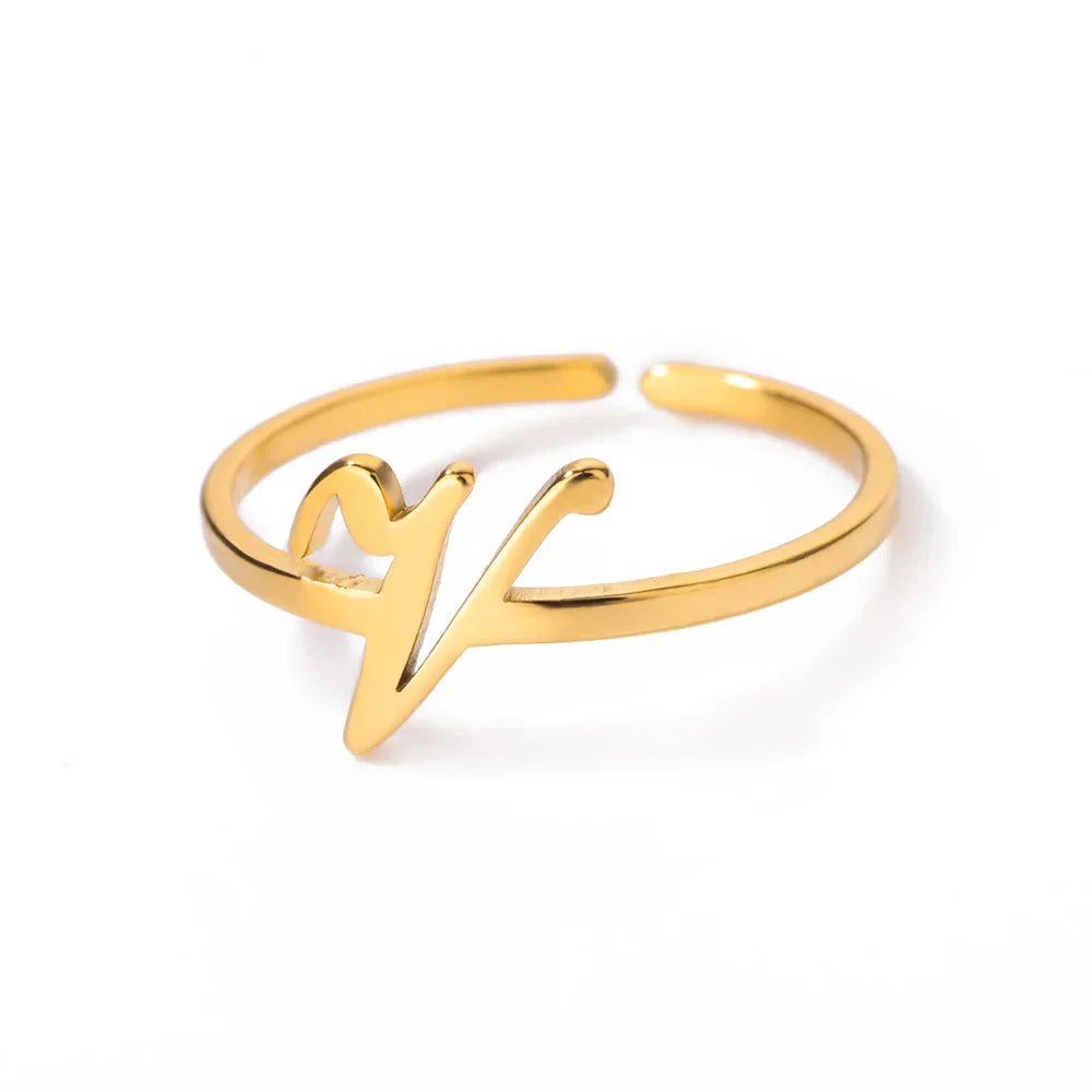 Fijne gepersonaliseerde ring met initiaal v